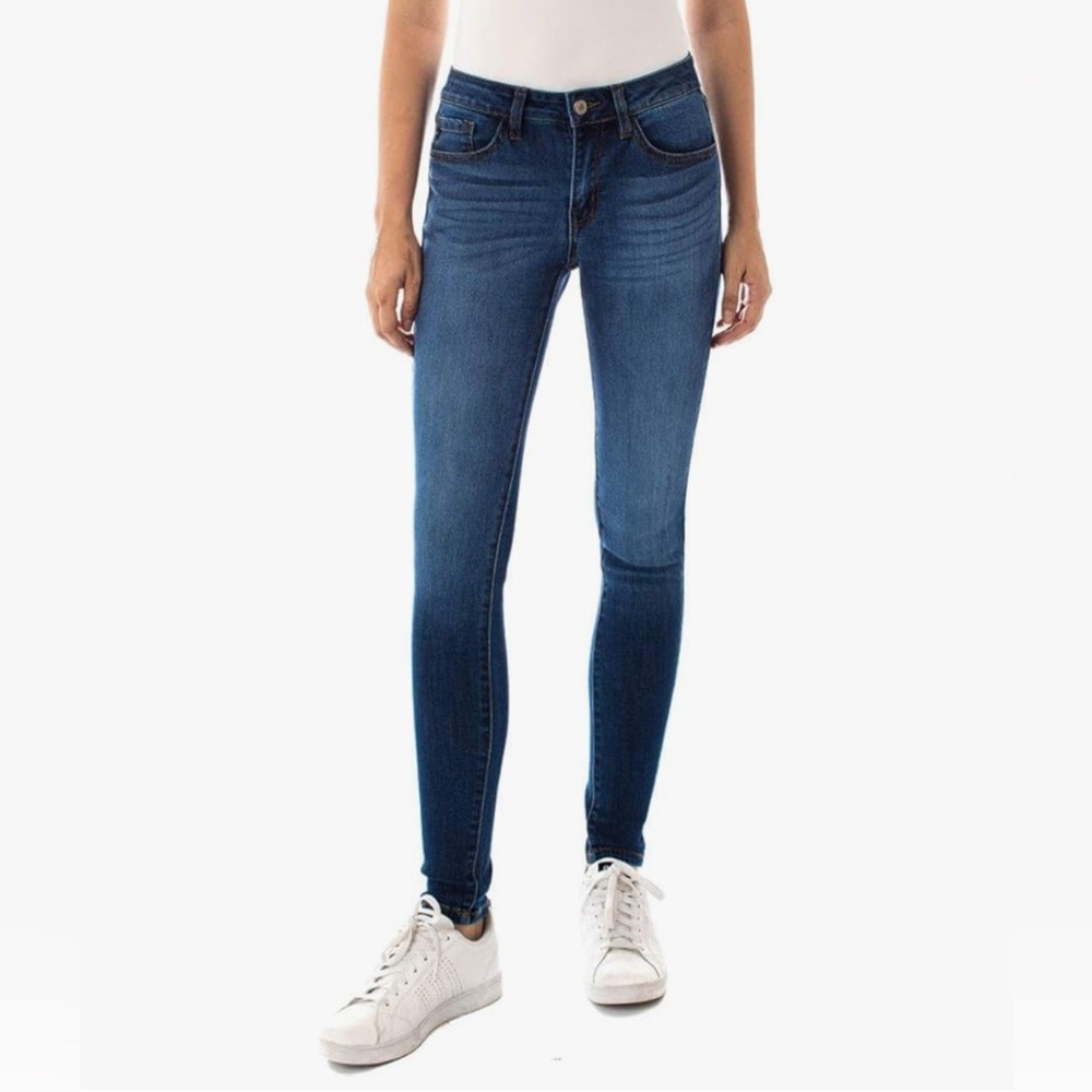 NWOT KanCan skinny jeans 11/29 style KC7092YT
Tags removed, not worn. Excellent.